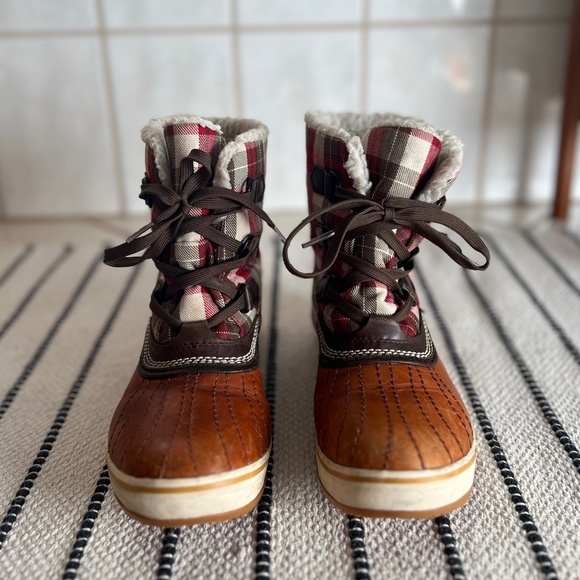 SOREL Tivoli Duck Boots, Leather Red Plaid Sherpa Lined, Waterproof, W8 - Picture 2 of 8